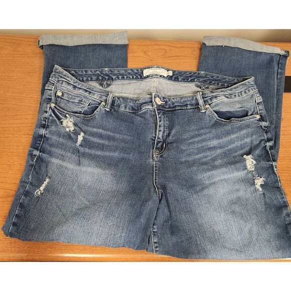 Torrid 24T denim jeans. Measures approx 44w x 30 Inseam x 12 rise. Has a cut hem - Picture 1 of 9